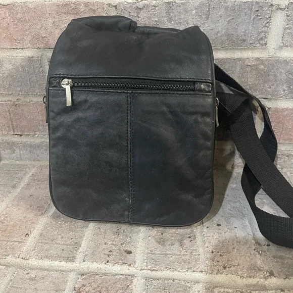 Black Sling Bag - Picture 7 of 10